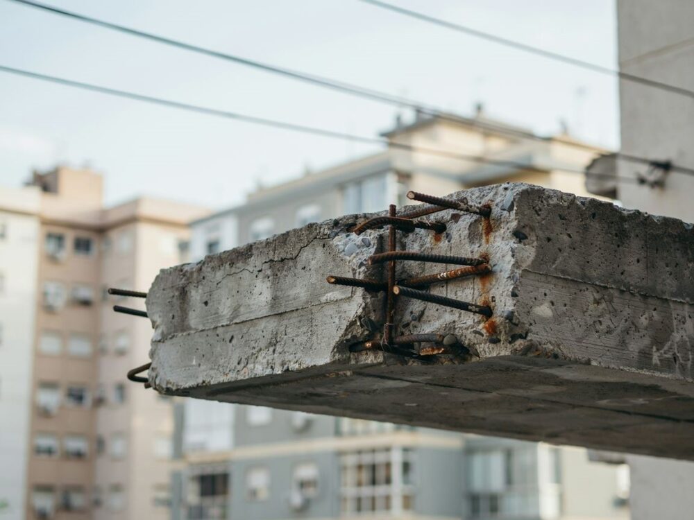 montaż siatki zbrojeniowej na balkonie