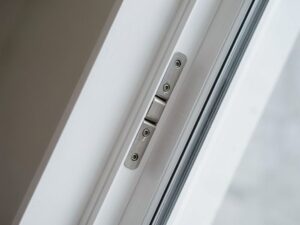 ukryte zawiasy w nowoczesnych oknach  